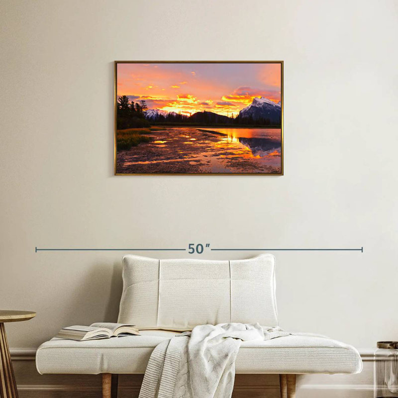 Coucher de soleil au lac Vermilion, Cadre flottant doré, 31 po x 21 po