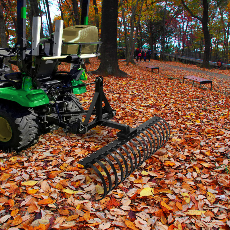 Râteau à aiguilles de pin Enjyam robuste – 124 cm, 17 dents en acier durable, scarificateur à remorquer pour tracteurs de pelouse/VTT/SSV, ​​compatible avec attelage de 5 cm, idéal pour les aiguilles de pin, l'herbe et les feuilles (noir)