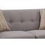 Canapé deux places, mélange de polyester avec structure matelassée, pieds en bois massif, rembourrage en mousse haute densité et 2 coussins décoratifs