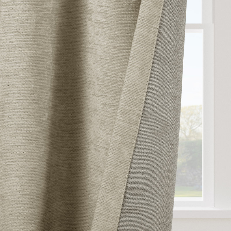 Panneau de rideau simple obscurcissant en chenille Kaori, L 52 po x L 96 po, Beige