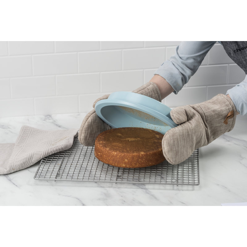 9-In Nonstick Aluminized Steel Round Cake Pan, Contour Silver, Cardamom