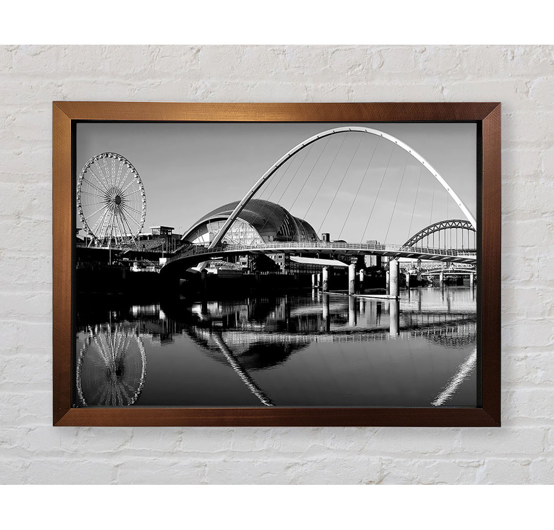 The City Of Fun Newcastle B N W - Einzelne Bilderrahmen Kunstdrucke