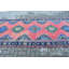 Tapis turc vintage tissé à la main en rose et bleu pour un décor bohémien dans un couloir ou un escalier