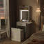 Petit meuble-lavabo avec miroir et lumière, coiffeuse avec station de charge et panneau rabattable pour les petits espaces, ensemble de coiffeuse à maquillage compact avec tabouret caché pour la chambre à coucher