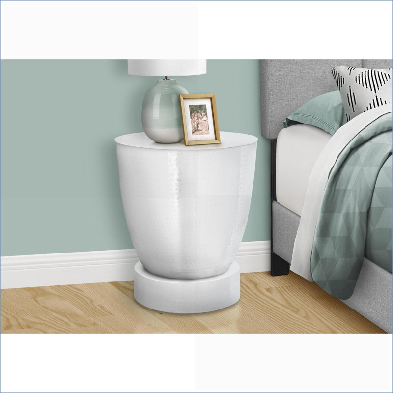 Table basse en métal blanc peu encombrante, table d'appoint haute de 22 po Boho-Glam pour le salon et la chambre à coucher