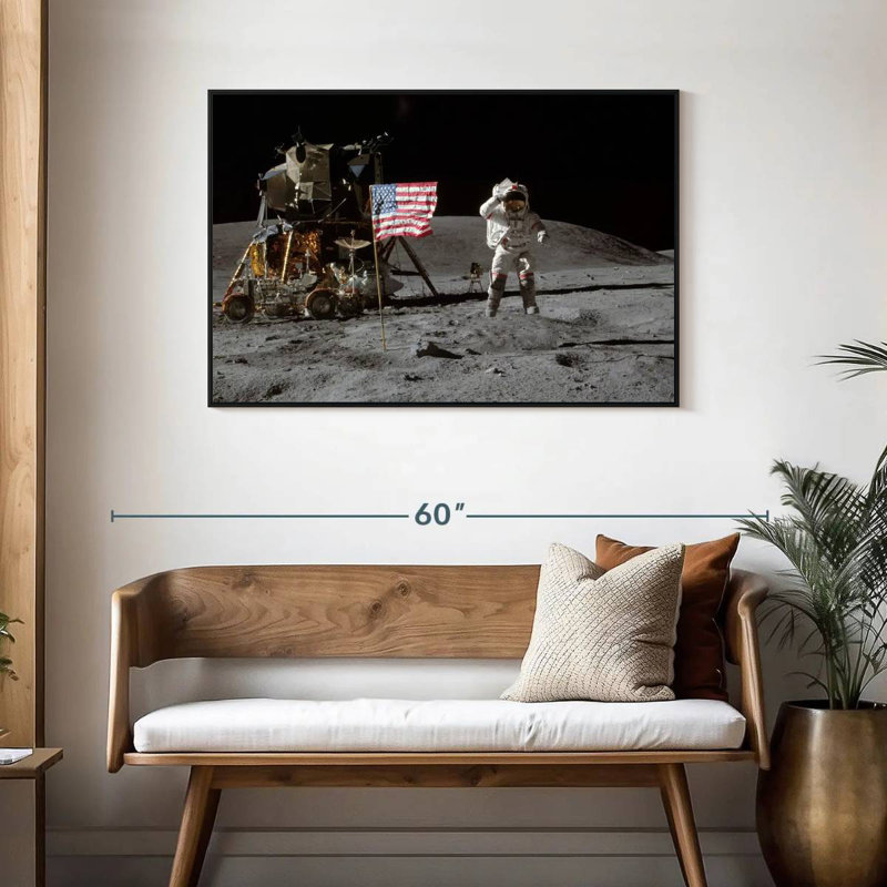 Homme sur la lune IV, 43 po x 29 po, Cadre flottant noir