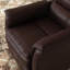 Fauteuil inclinable et pivotant confortable et polyvalent avec repose-pieds manuel pour se détendre dans n'importe quel espace de vie
