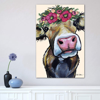 «Hazel The Cow Flower Crown On Cream» - reproduction de photo