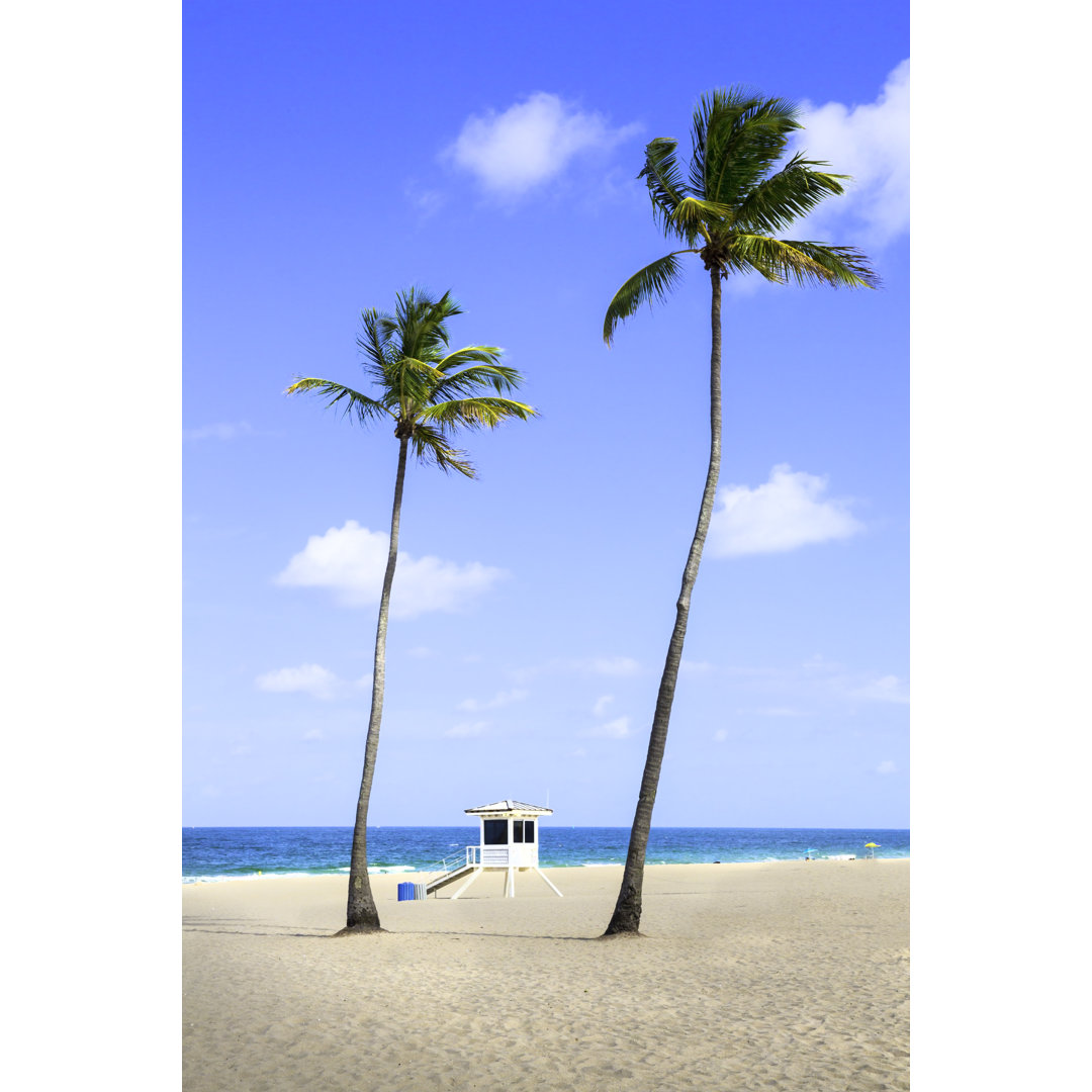 Strand und Rettungsschwimmer von JodiJacobson - Leinwandbild