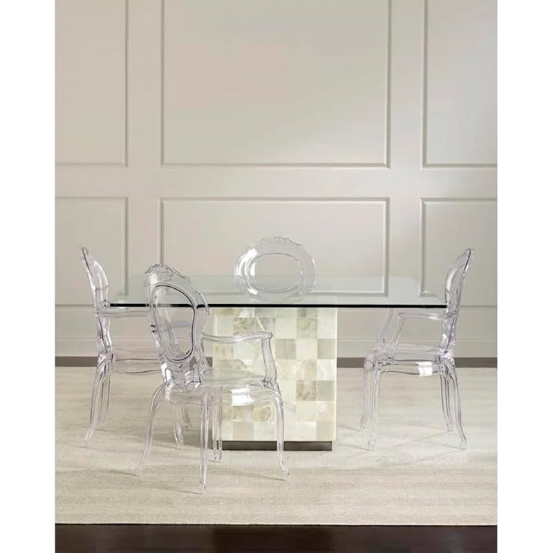 Fauteuil transparent