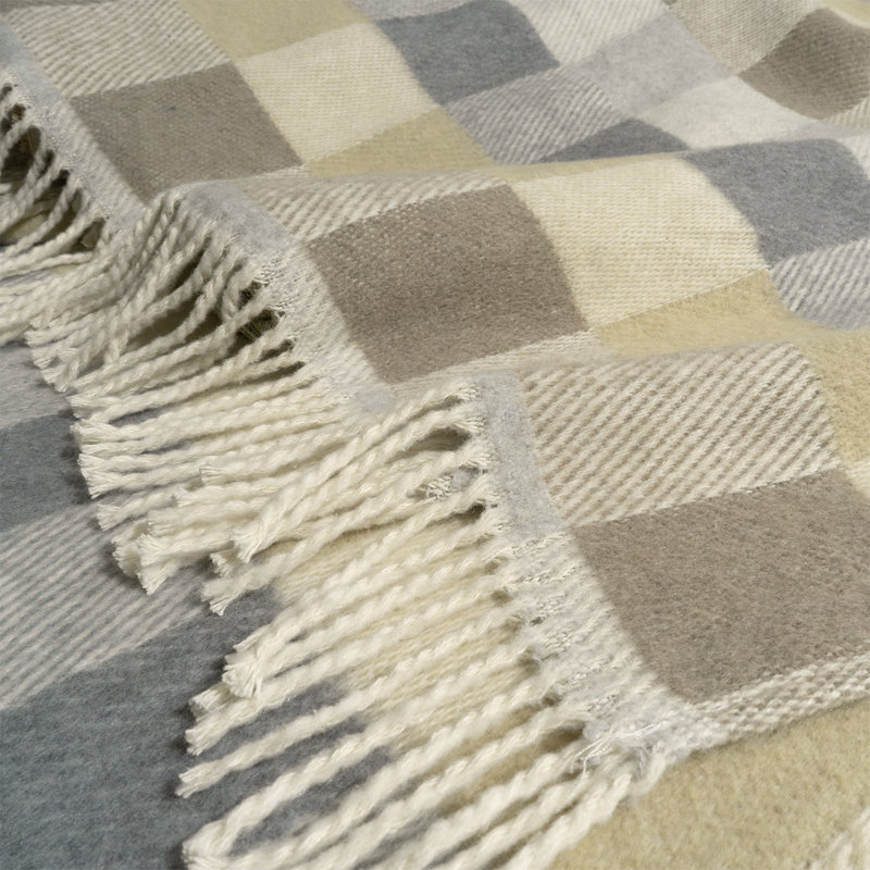Cintia Throw Blanket