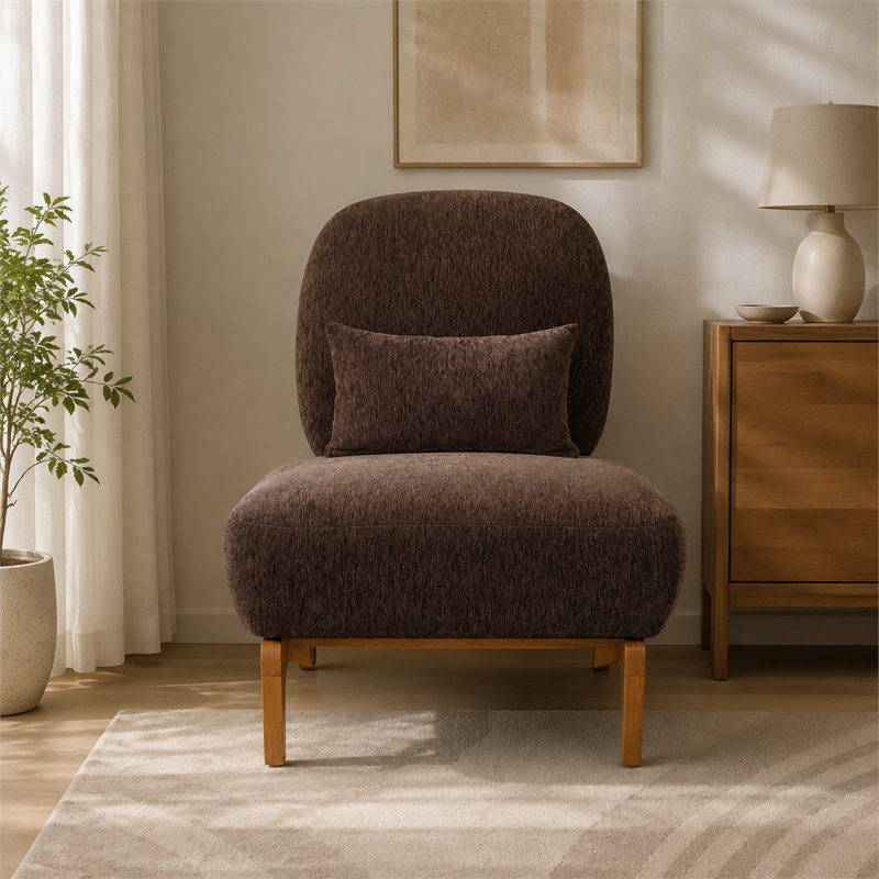 Chaise longue à dossier haut sans accoudoirs blanc crème avec base en bois courbée, coussins en lin et support lombaire; convient à divers réglages.