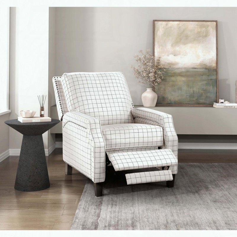 Fauteuil inclinable par pression - Tissu texturé blanc cassé - Garniture cloutée - Pieds en bois apparents