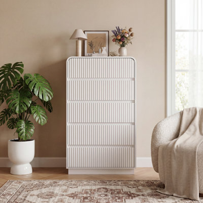 Commode 5 tiroirs cannelée avec profil incurvé, commode de 46 po de hauteur pour chambre à coucher