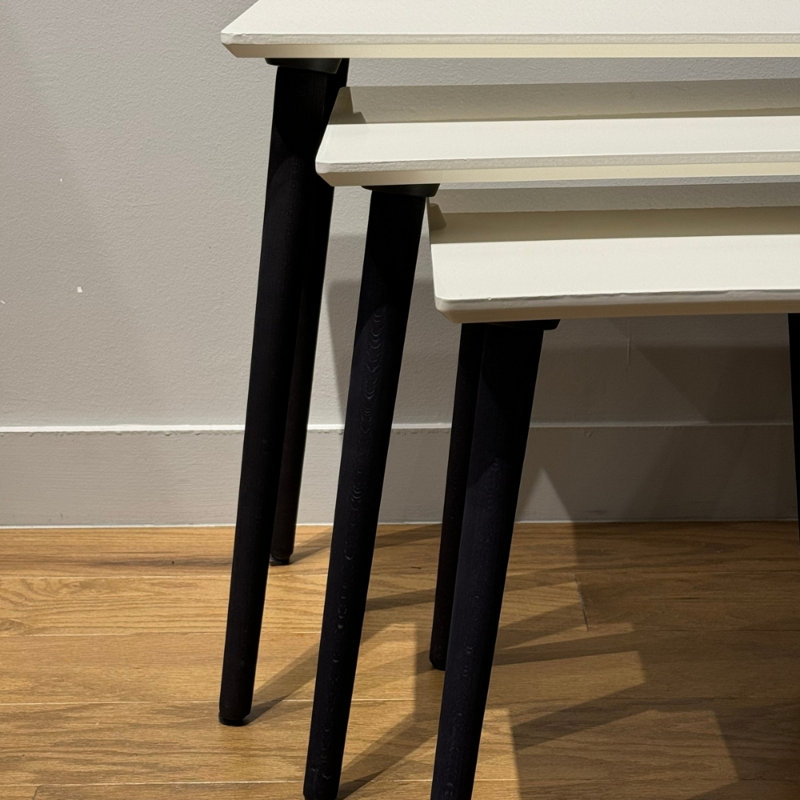 Ensemble de 3 tables d'appoint gigognes avec pieds en bois massif