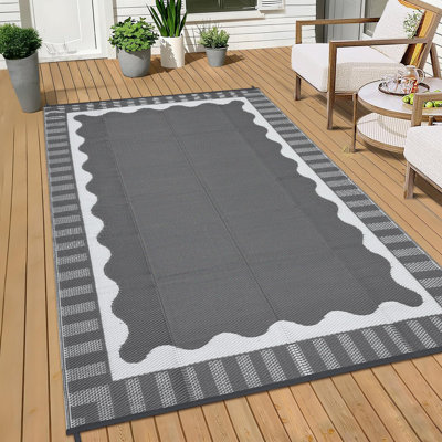 Tapis extérieur réversible 9 x 10 pi - Tapis de paille en plastique avec bordure et festons imperméable avec sac et piquets pour patio, véhicule récréatif et pique-nique