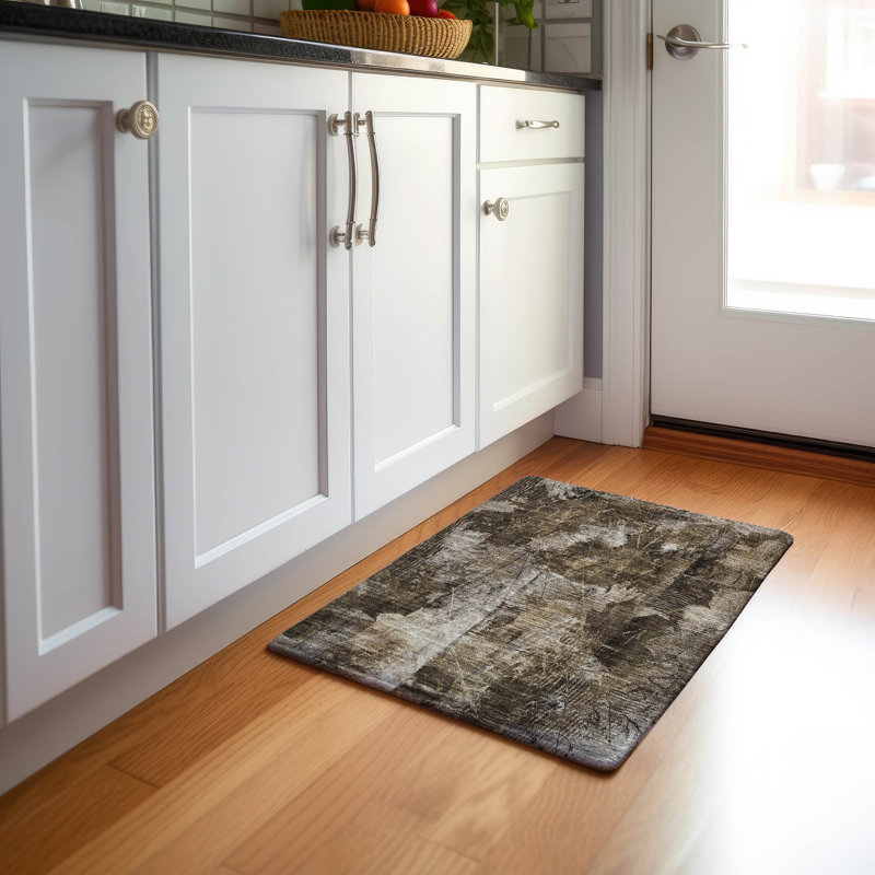 Cerrito Area Rug with Non-Slip Backing, Rectangle 1'8" x 2'6"