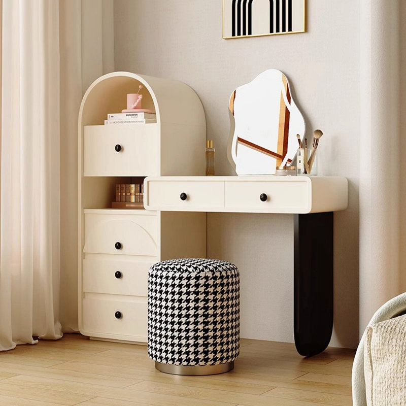 Belton, Black/Cream White