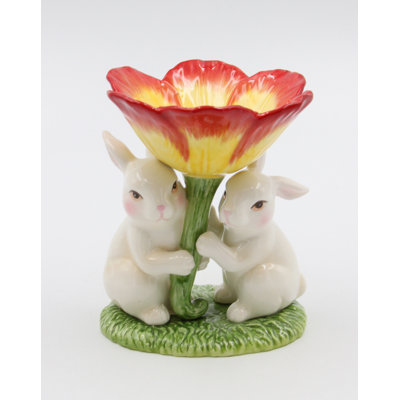 Lapin retenant un petit porte-photophore en céramique fleur