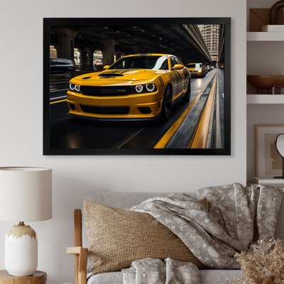 «Yellow Car On Highway Symphony», reproduction d'art sur toile encadrée