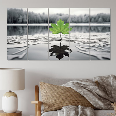 «Green Leaves Solitude In Winter I», impression d'art mural paysage d'hiver - 5 panneaux égaux