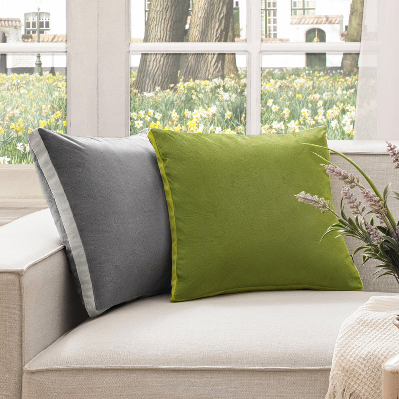 Coussin décoratif 18 po en velours avec bordure contrastante, Vert clair, Housse de coussin et insert