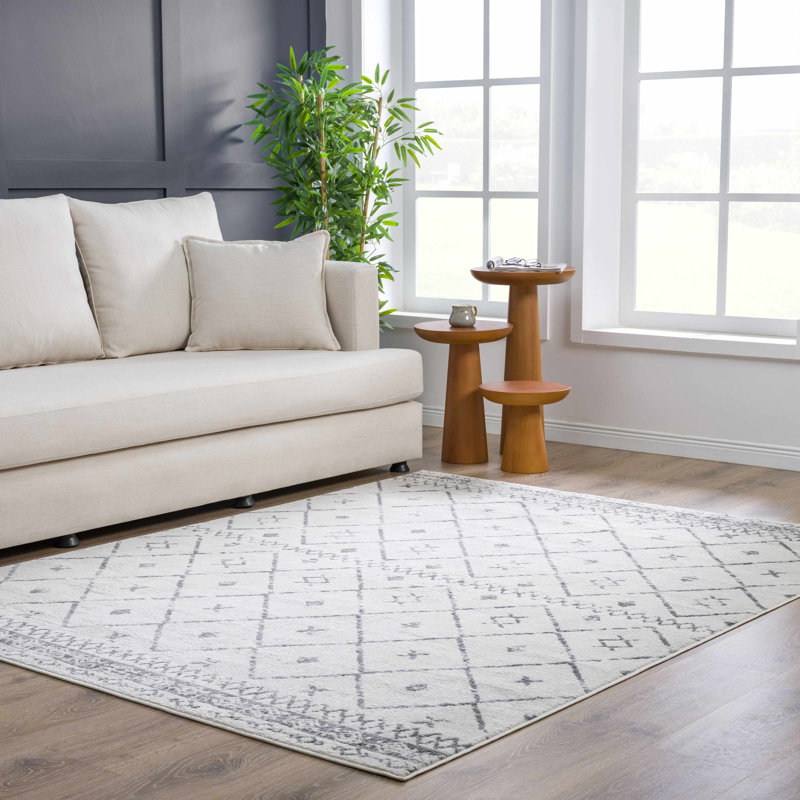 Tapis géométrique beige en polypropylène tissé à la machine Mcgrane, Rectangle 7 pi 10 po x 10 pi 2 po