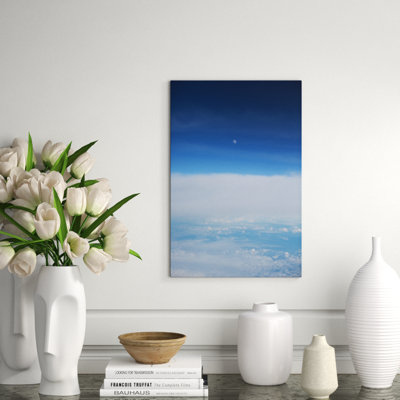 Lune au-dessus des nuages - reproduction de photo sur plastique / acrylique