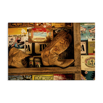 "Western bottes on Shelf" par JG Studios