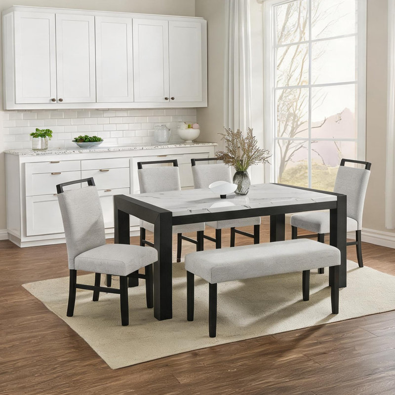 Ensemble de salle à manger 6 places contemporain avec table rectangulaire en faux marbre, chaises rembourrées et banc en blanc, gris doux et noir