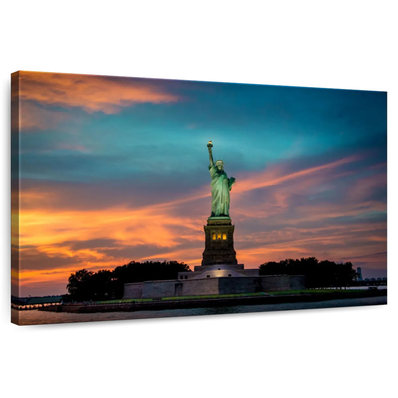 Nicci Statue Of Liberty At Twilight