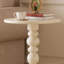 Petite table d'appoint en bois massif de chêne rouge crème