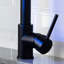 Robinet de cuisine contemporain à DEL avec tirette - noir, poignée simple, évier noir polyvalent, levier, qualité supérieure