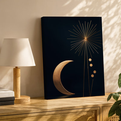 Toile d'un design minimaliste frappant avec un croissant de lune dans un art mural, riche teinte dorée positionnée sur le côté gauche de la toile