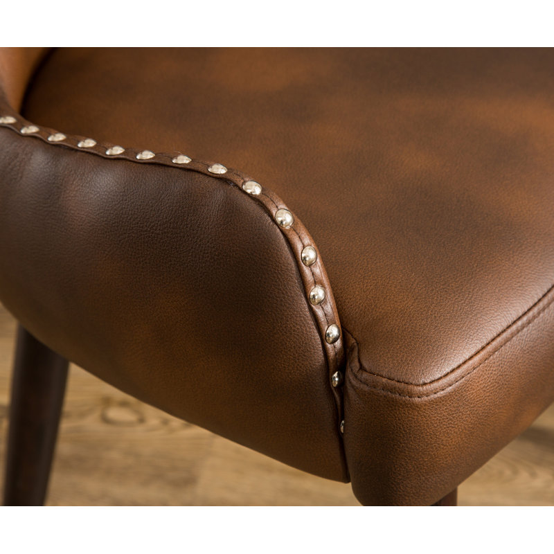 Fauteuil demi-tonneau à dossier capitonné avec tête de clou Viking, brun