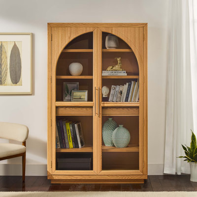 Armoire haute en chêne naturel Hernest 47 po avec portes en verre et tablettes réglables pour le salon
