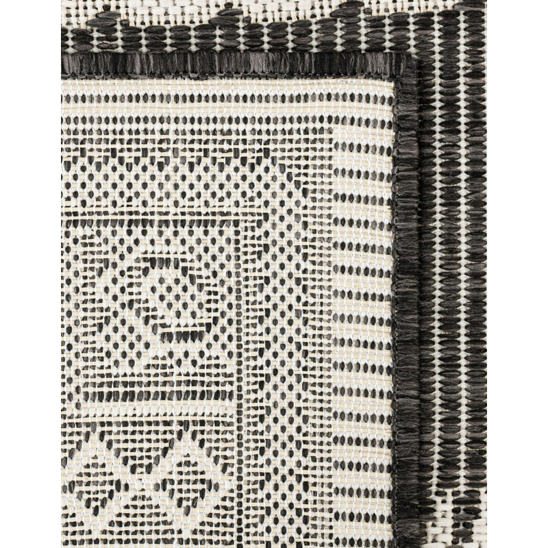 Outdoor Traditional Area Rug, Square 13'1"