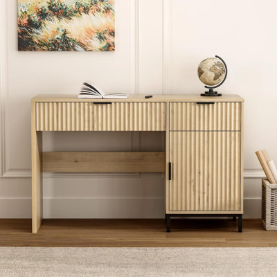 Bureau à domicile avec tiroirs cannelés, bureau en bois avec armoire de rangement, station de charge, bureau d'ordinateur moderne avec pieds en métal