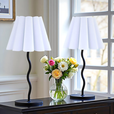 Ensemble de lampes de table en métal avec abat-jour en forme de parasol blanc