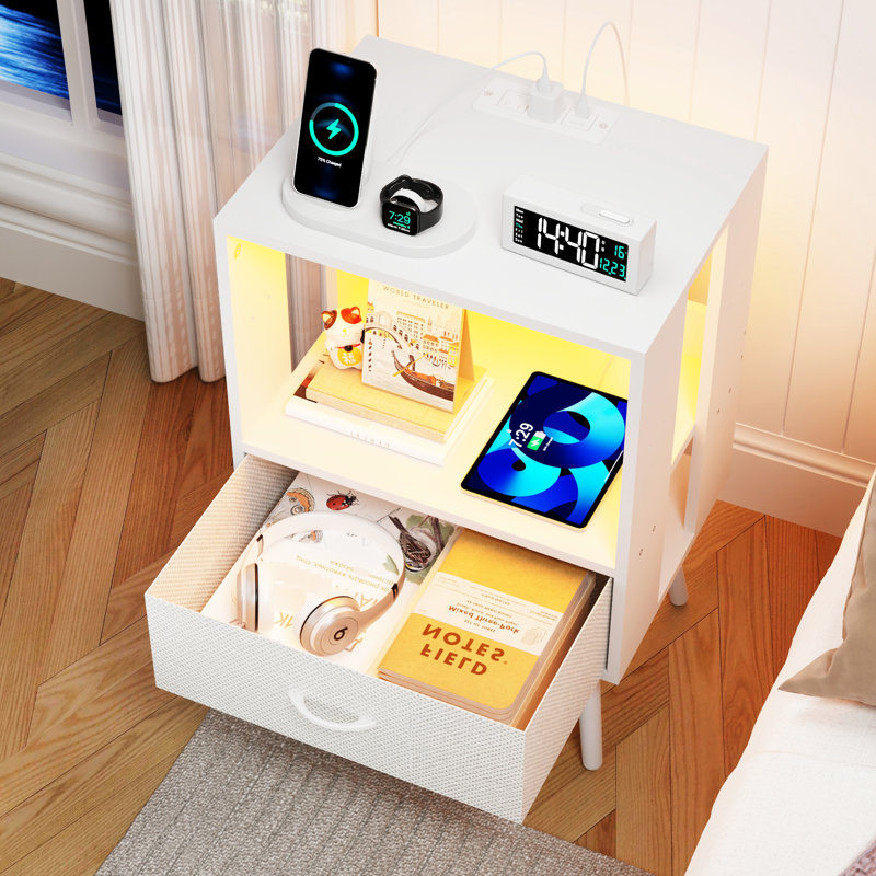 Ensemble de 2 tables de chevet modernes avec station de charge et DEL, tiroirs en tissu pour tables de chevet, panneau de particules blanc, profondeur de 15,68 po, largeur de 11,61 po, hauteur de 23,26 po, poids de 29,81 lb, éclairage télécommandé,