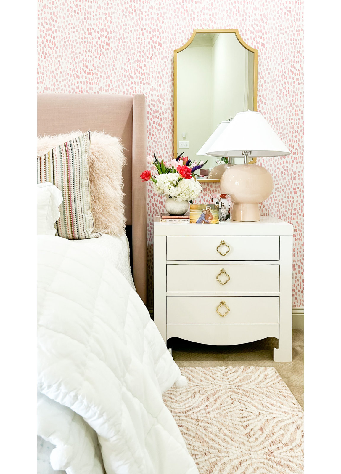 Toretto Metal Scalloped Wall Mirror, Gold