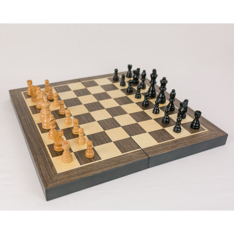 Jeu d'échecs brun fait à la main Premier