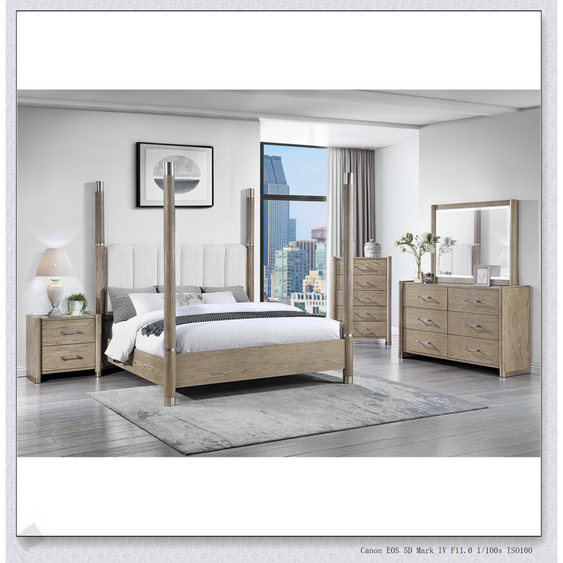Commode brune Sarai avec tiroirs spacieux et poignées en acrylique, parfaite pour les solutions de rangement modernes