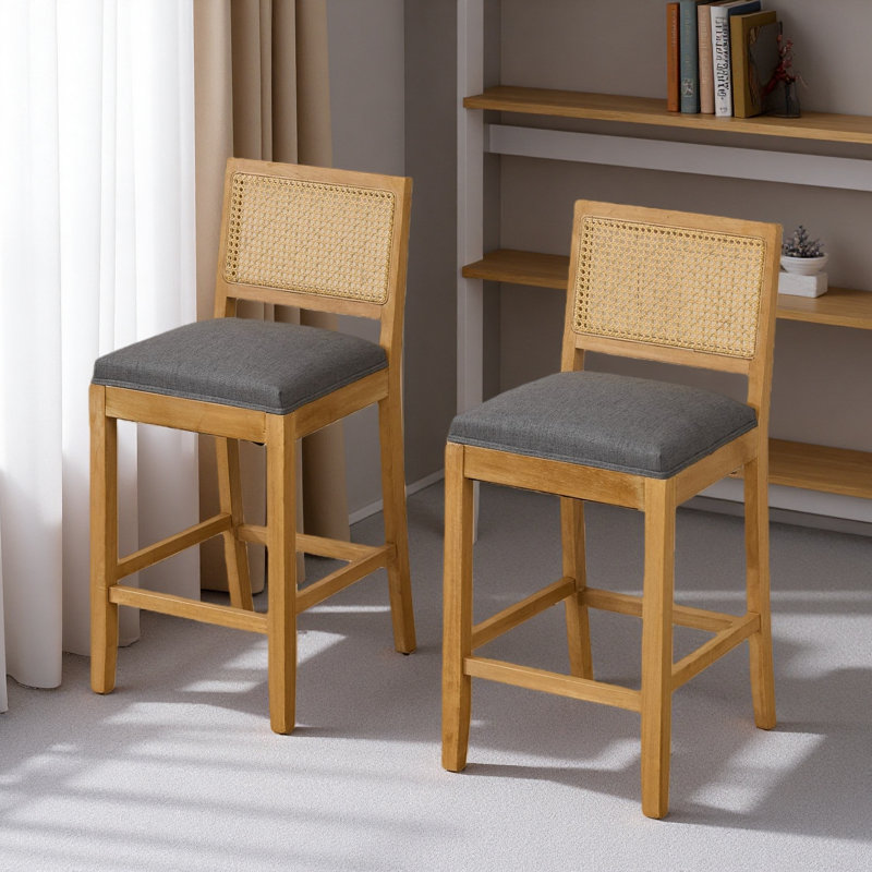 Tabouret de bar en bois massif à dossier en rotin, coussin en lin mat avec mousse à haute résilience et ressorts en S, idéal pour un îlot de cuisine de style rustique / naturel