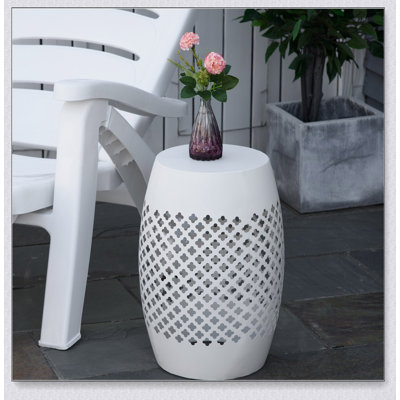 Élégante table de bout de patio en acier, conception ronde à tambour creux pour une utilisation intérieure et extérieure, parfaite pour les boissons et la décoration