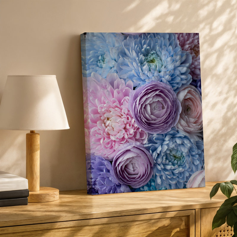 Reproduction d'art sur toile, "Gros plan sur un arrangement floral luxuriant", H 24 po x l 18 po