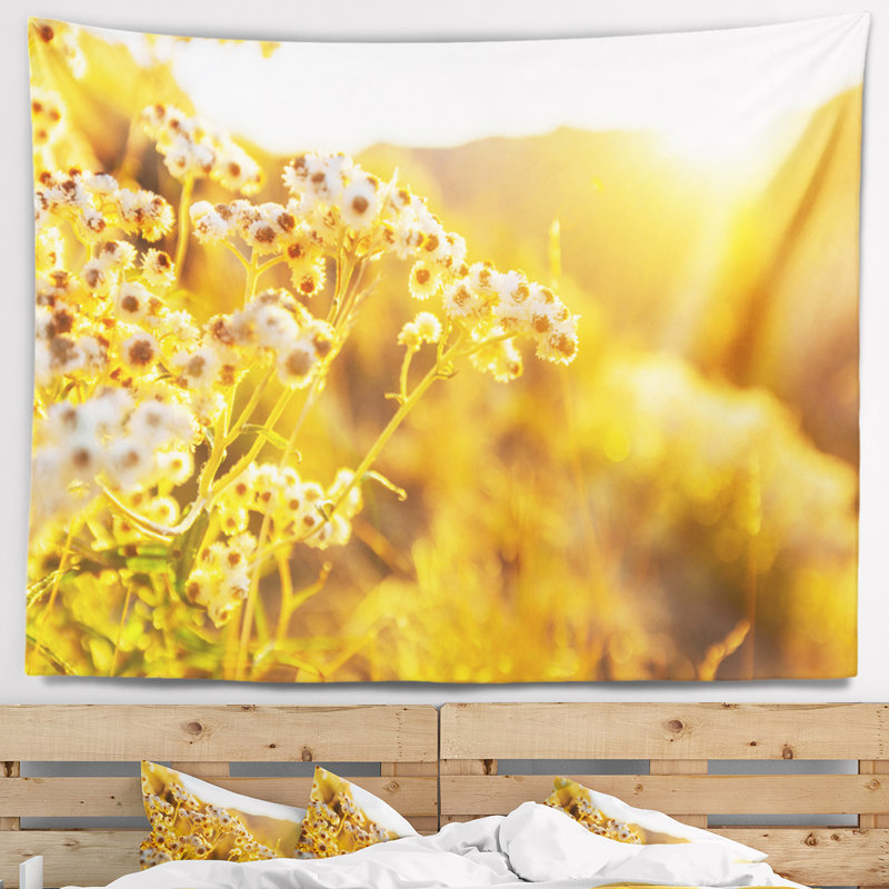 Tapisserie fleurs de jardin rural jaune vif, H 50 po x l 60 po