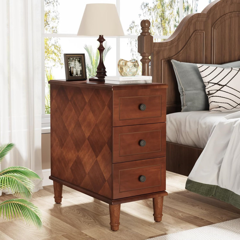 Table de chevet étroite à 3 tiroirs en bois massif Nightside, armoire de chevet brune à motif carré, rangement compact entièrement assemblé pour la chambre à coucher, le salon et les petits espaces