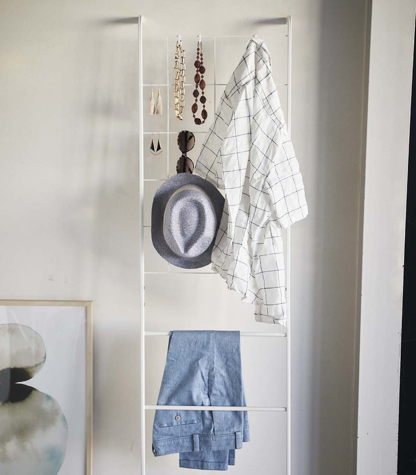 Tower Leaning Blanket Ladder, White