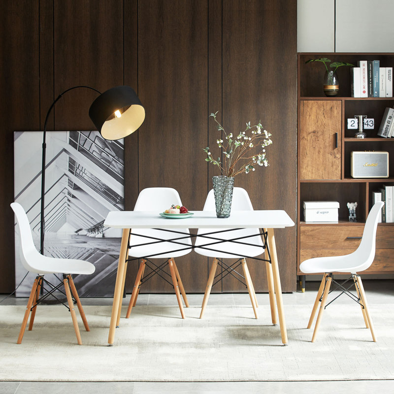 Ensemble repas pour quatre personnes